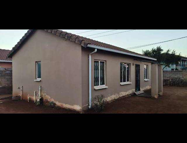 3 BEDROOM HOUSE FOR SALE IN PROTEA GLEN EXT
